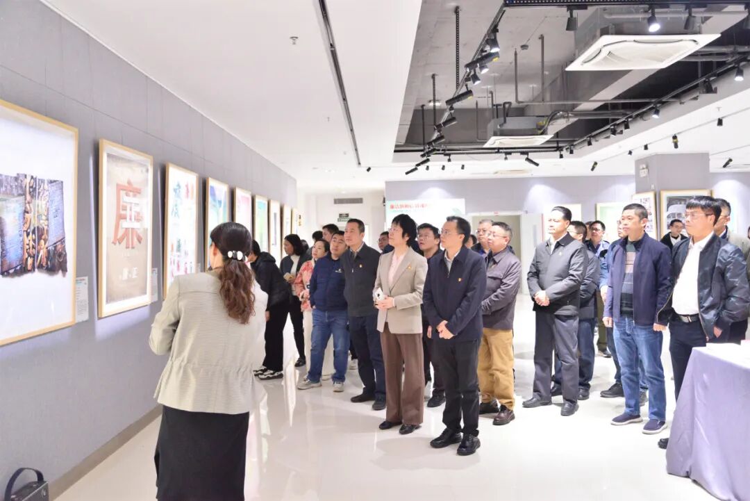 我院组织党员干部职工参观广西高校廉洁教育主题作品展