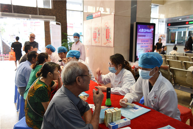 我院开展“口腔健康，全身健康”全国爱牙日义诊活动
