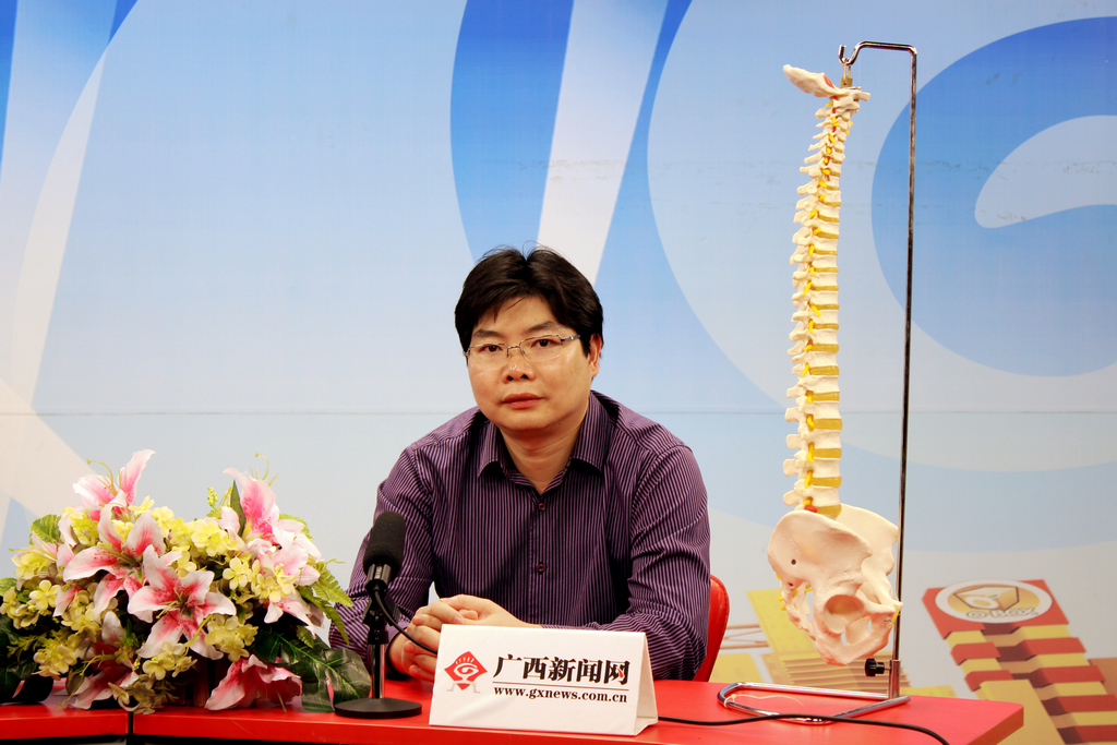 我院脊柱微创中心主任陈远明博士做客广西新闻网畅谈微创医学
