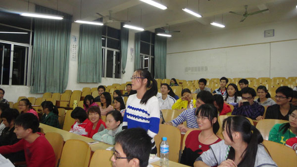 瑞康临床医学院成功举办“防治艾滋--你讲我学”主题团日活动