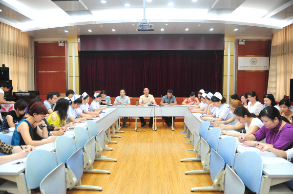 我院召开护理部征求意见座谈会，夯实党的群众路线根基