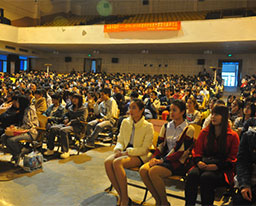 健康中国行2014科学就医宣传活动-----走进广西财经学院进行健康讲