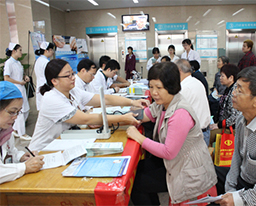 我院风湿科义诊得到市民的热烈响应