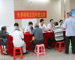 “哮喘是能够控制的”——我院举行“2015年世界哮喘病日”大型义诊活动