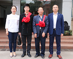 学校党委书记尤剑鹏、副书记庞宇舟率团欢送新一批全区“美丽广西”乡村建设（扶贫）工作队员进点