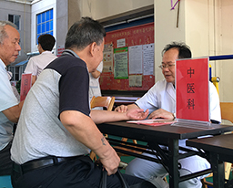 “健康你我他 和谐千万家” 弘中健康中心走进南湖聚宝苑