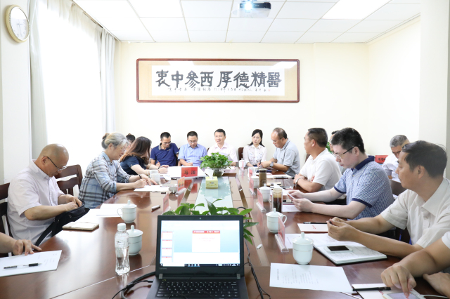 曹彩教授、马洁教授受邀至我院指导工作并作免疫细胞治疗学术讲座