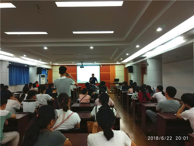 我院召开2018年全区住院医师规范化培训结业考核临床实践技能考核考生考前诚信教育会