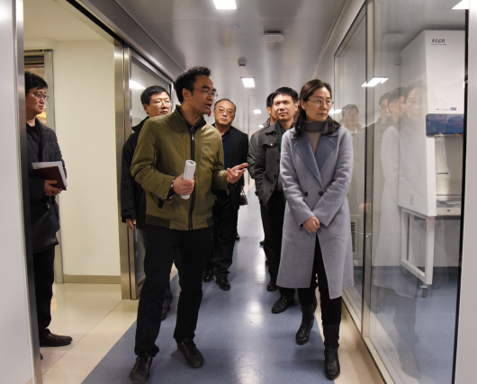 学校副校长冷静到我院考察调研
