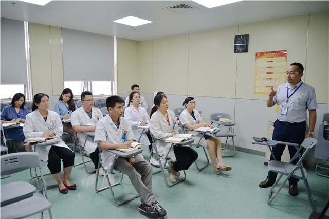 【不忘初心、牢记使命】纪委书记黄建民讲党课：弘扬遵义会议精神，继承党的优良作风