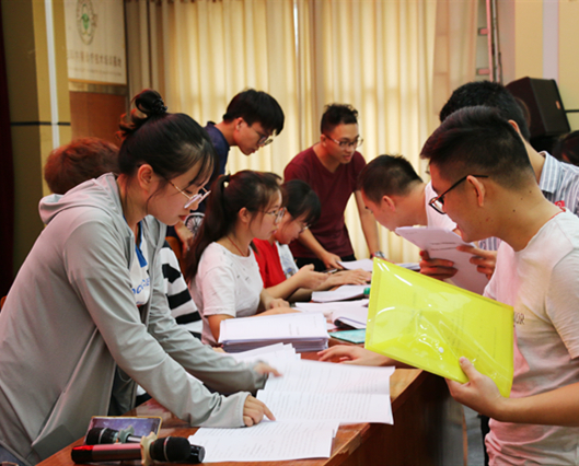 2019级中医住院/全科医师规范化培训学员签约仪式在我院举行