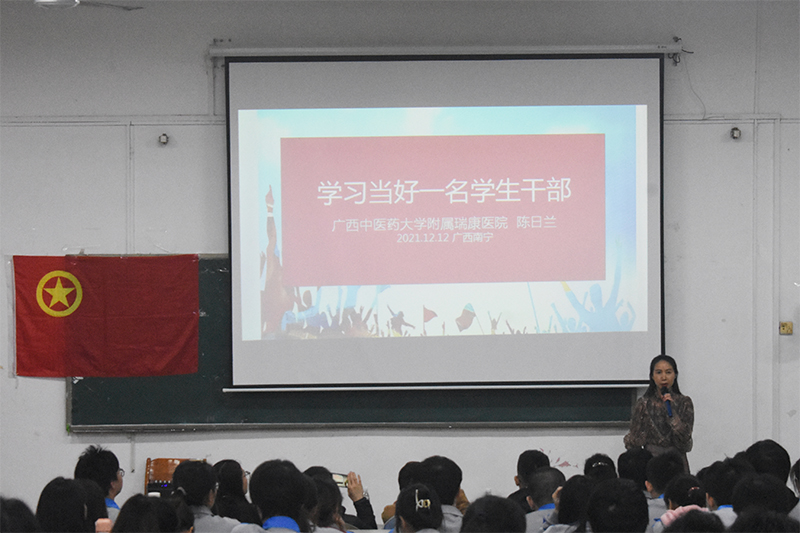 1讲课现场.jpg 1讲课现场.jpg