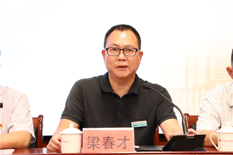 7院区执行院长梁春才作表态性发言.jpg