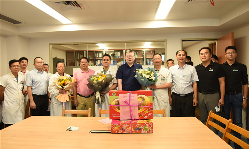 师恩似海，桃李芬芳——医院领导亲切慰问一线教师