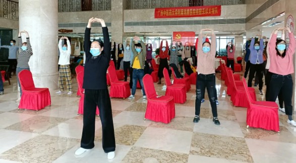 别样的2月14日：在百色抗疫一线，他们这么过…