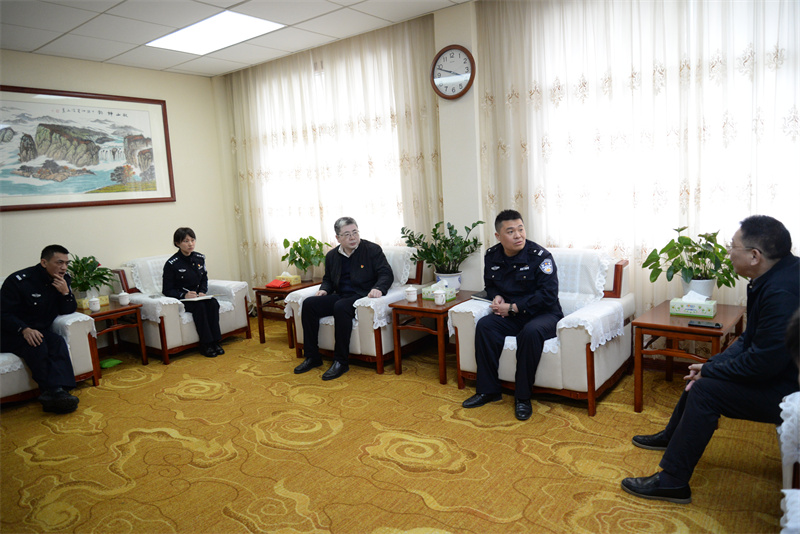 深化医警合作，共筑安全防线——南宁市交警支队四大队到我院参观交流