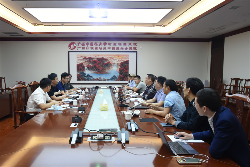 南宁市卫健委、南宁急救医疗中心领导一行来我院考察指导