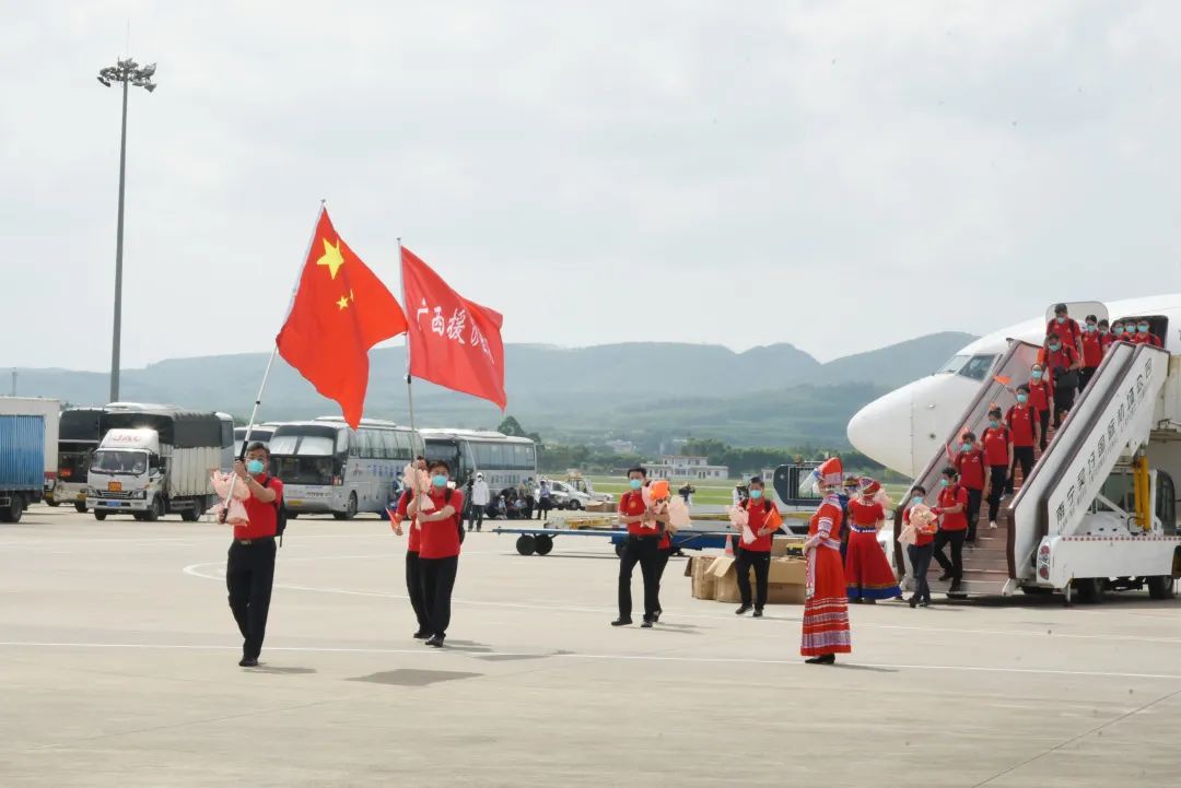 桂沪同心 不辱使命——我院派出的62名广西援沪医疗队队员今日平安返程！