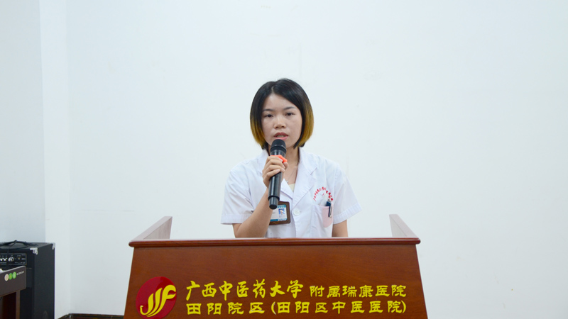 优秀医师代表牙昌严发言.jpg