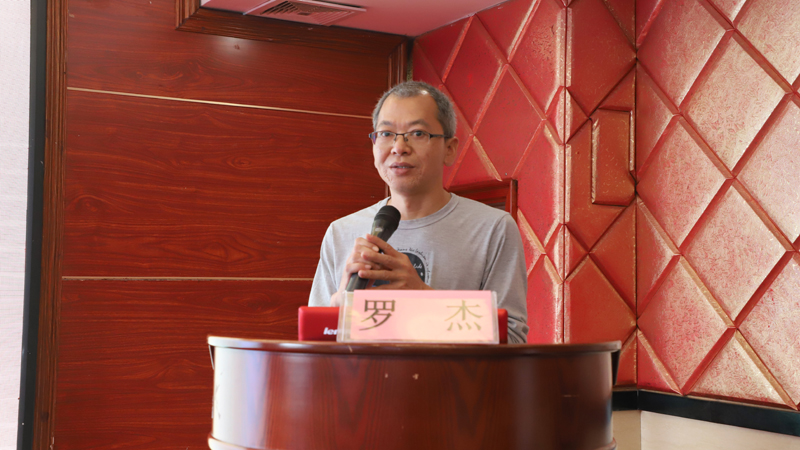 脾胃病科副主任罗杰讲课.jpg