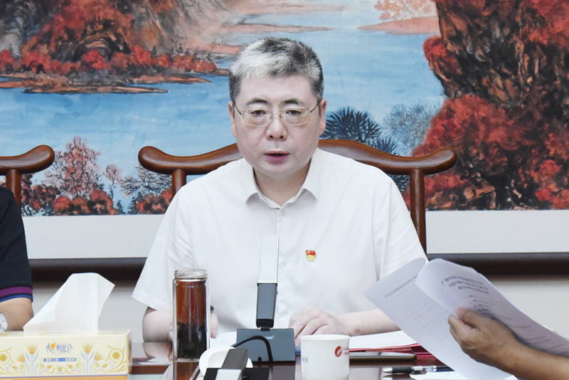 2高宏君书记主持会议并讲话.jpg
