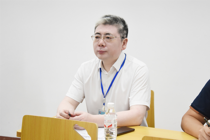 4高宏君书记听课.jpg