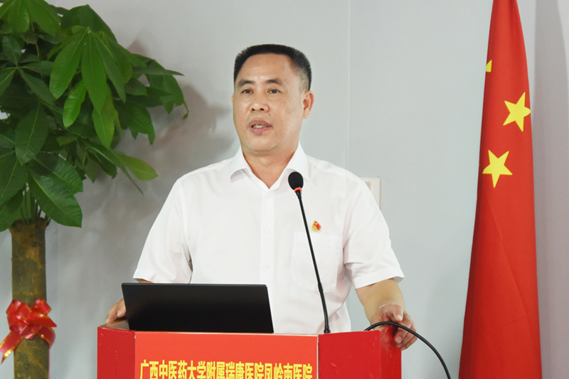 6唐友明院长汇报项目情况.jpg
