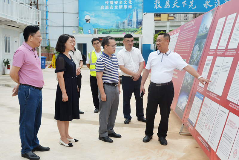 自治区发改委社会处、自治区卫健委项目资金监管中心领导莅临我院凤岭南医院建设项目工地调研指导