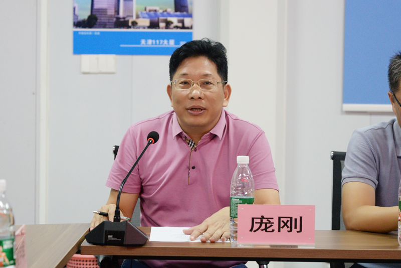 6庞刚副院长主持座谈会.jpg