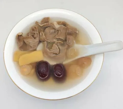 把春困夏乏熬成汤，这碗“桂圆肉猪心汤”让你满血复活