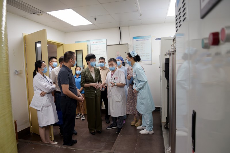 唐红珍院长带队到血液净化中心开展现场办公