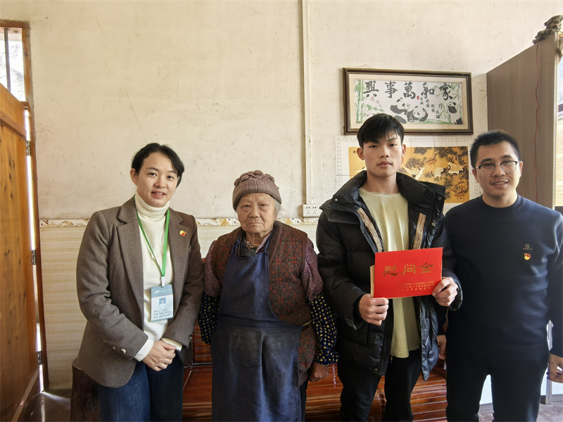 我院开展2026年寒假家访慰问活动