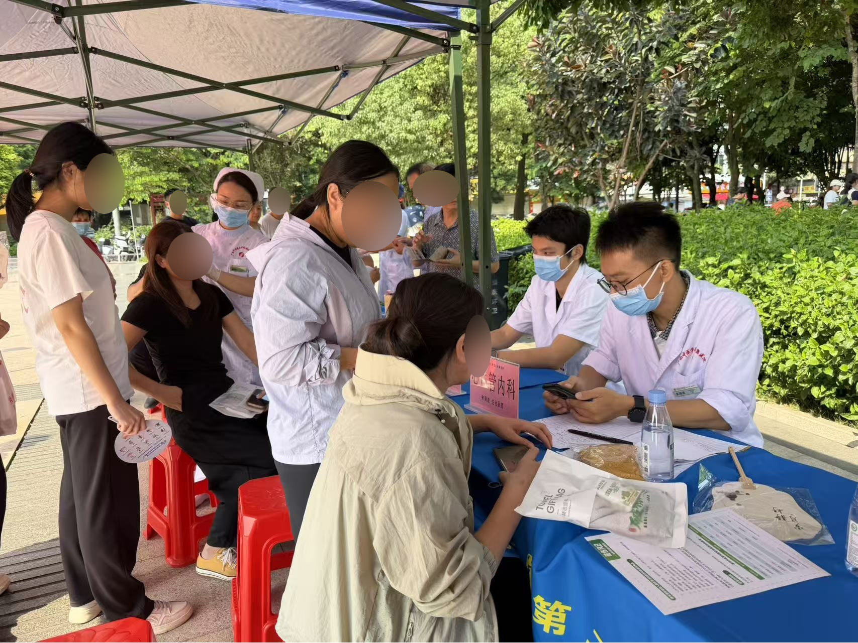 我院开展爱心义诊进社区，普及破伤风防护知识